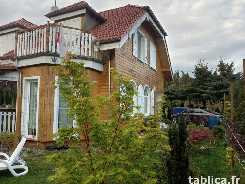 Ekologiczny i efektowny dom koło Poznania  0