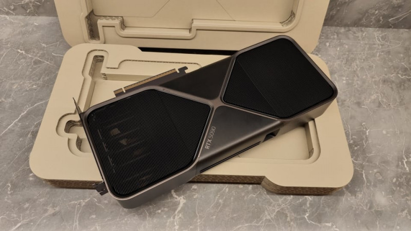 GEFORCE RTX 4090 / RTX 4080  Super / RTX 5090 /RTX 5080 12