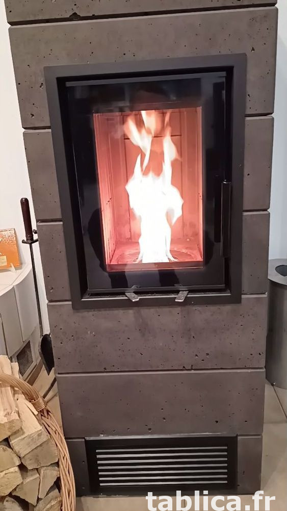 Hybrydowy akumulacyjny piec kominkowy bez prądu. 0