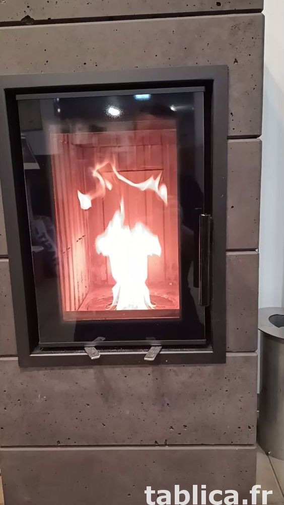 Hybrydowy akumulacyjny piec kominkowy bez prądu. 9