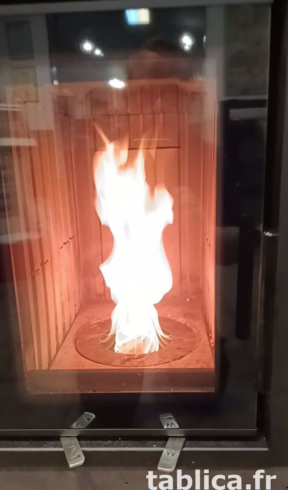 Hybrydowy akumulacyjny piec kominkowy bez prądu. 13